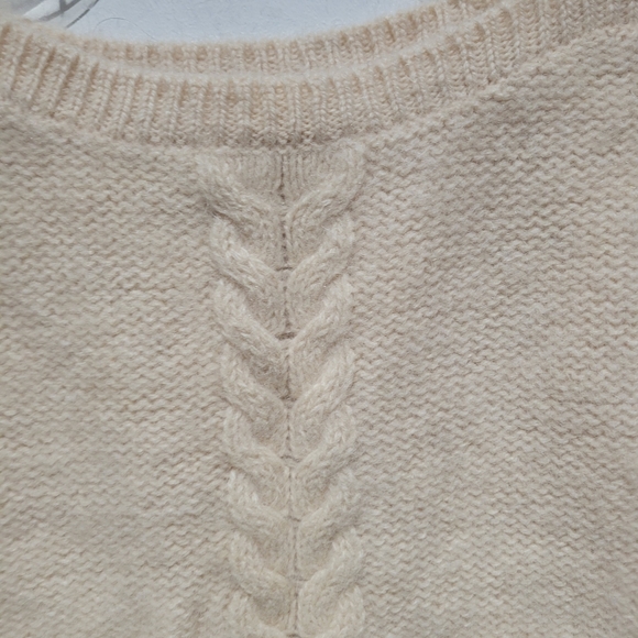 Alpaca Sweater - Picture 2 of 8